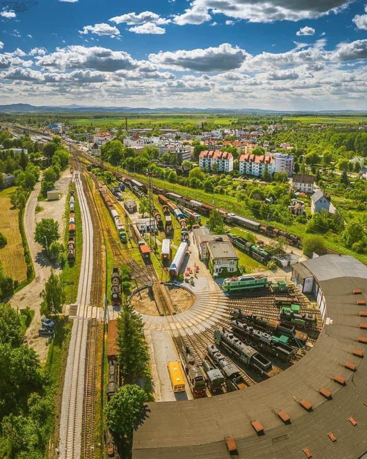 Hotel Wagony Sypialne W Muzeum Kolejnictwa à Jaworzyna Slaska Extérieur photo